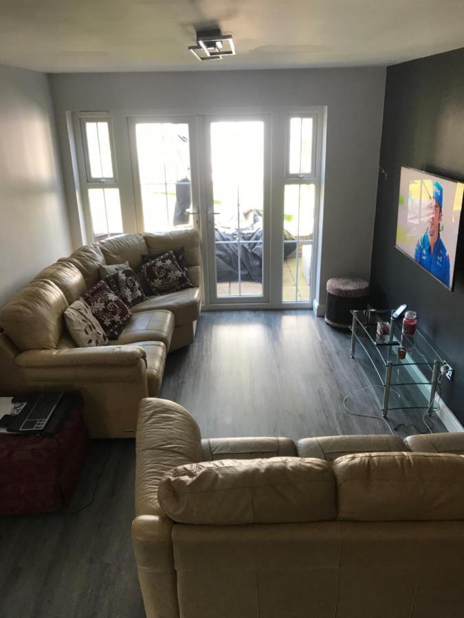 Double Room Next To Burnham Elizabeth Line Station Slough Zewnętrze zdjęcie